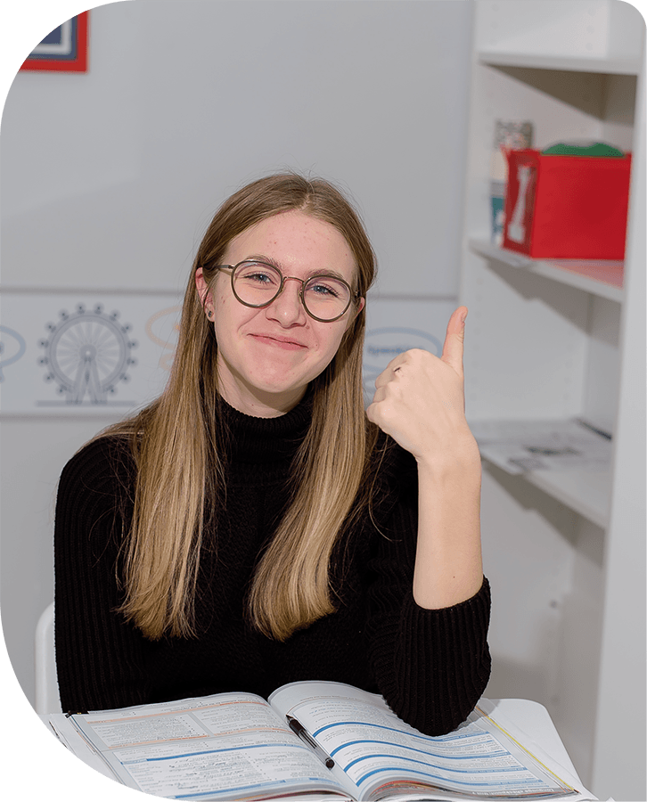 Преподаватель и ученик на занятии английским языком